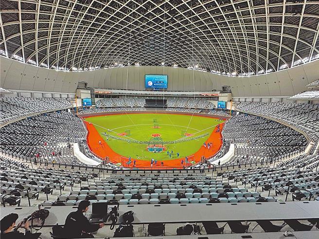 亚洲棒球锦标赛12月3日于台北大巨蛋开打，首波1万3000张票券25日全数售罄。（本报资料照片）