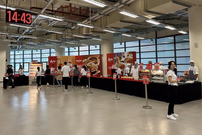 二樓的飲食區。(黃及人攝)