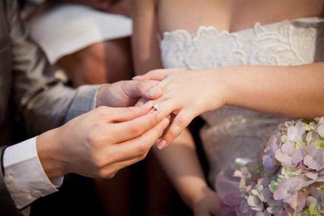 生肖虎、龙、鸡及猪的女性善于经营婚姻，把家里都打点好，得到丈夫疼爱、公婆宠爱。(示意图/达志影像)