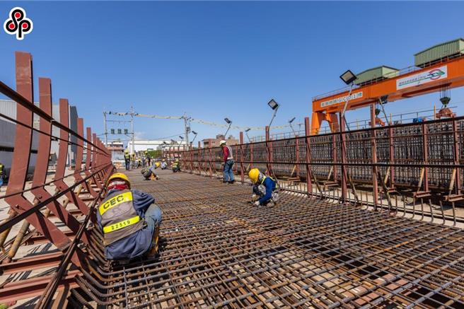 约7000人组成「反对增加新移工国」并将在12月3日举办游行，劳动部部长许铭春日前拍片指称为「认知作战」。（报系资料照）