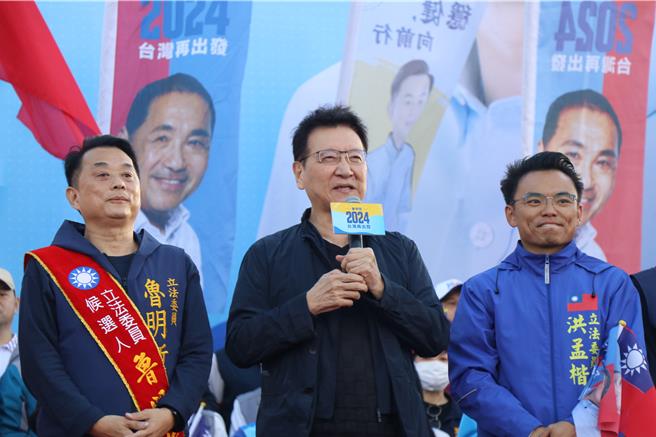 国民党副总统参选人赵少康25日下午出席桃园三选区立委鲁明哲与国民党总统参选人侯友宜联合竞选总部成立大会。（蔡明亘摄）