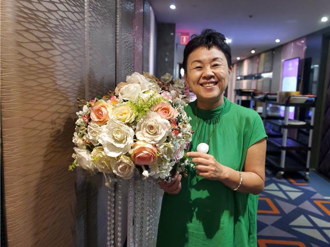 前环球科大附幼执行长也是现任岭东科大副教授兼综合计划处副处长，化疗戴短假髮很好看，后来就一直蓄着短髮。（周丽兰摄）