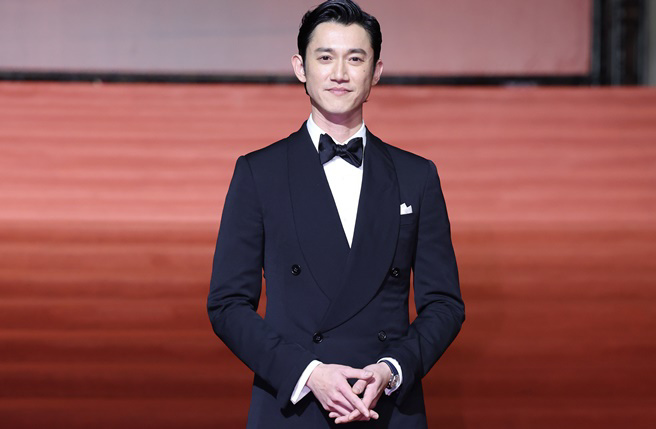 吴慷仁以经典西装造型亮相。（图／星光-陈俊吉）