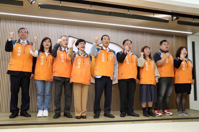 陈怡洁说，即使他离开了国会四年，但他一直在社会改革的最前线，坚持以人民为念、以国家为先、亲民爱民的初衷。(翻摄自陈怡洁脸书)