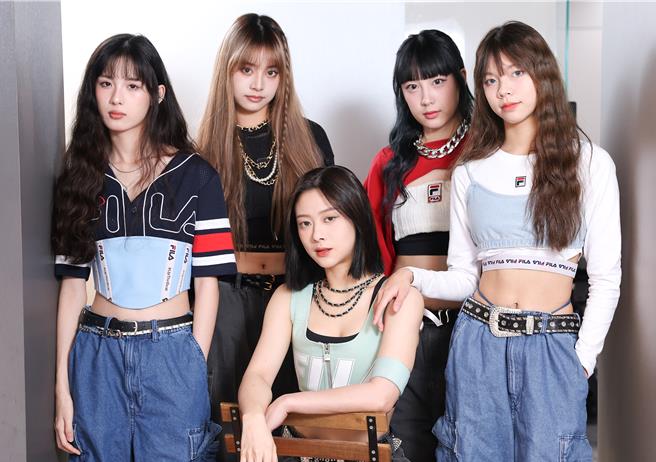 「幻蓝小熊」人气超旺，活动代言邀约不断。（陈俊吉摄）