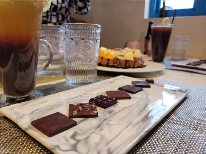 台湾巧克力节25日在屏东可可巧克力园区甜蜜登场，活动一连2天精彩连连。（谢佳潾摄）