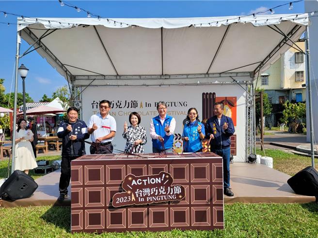 台湾巧克力节25日在屏东可可巧克力园区甜蜜登场，活动一连2天精彩连连。（谢佳潾摄）