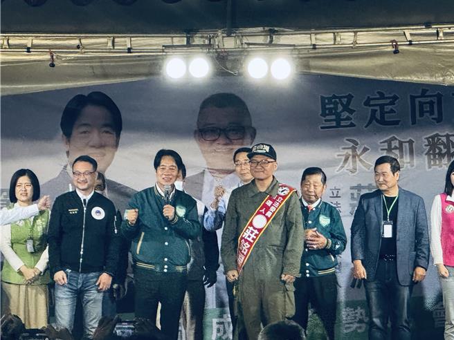 民進黨總統參選人賴清德替民進黨籍參選人莊銘淵站台。（柯毓庭攝）