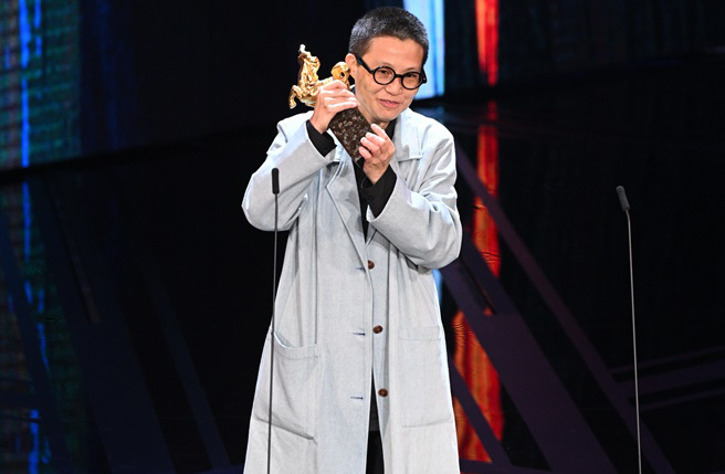 余静萍夺下最佳摄影奖，身分被起底是卢凯彤遗孀。（图／金马执委会提供）