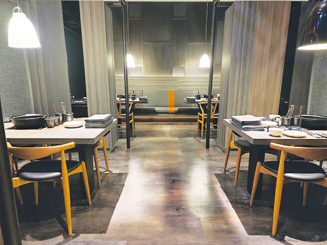 开在台北万豪酒店中城广场的〈食令‧SHABU〉，装潢设计低调奢华，并将环保、永续概念融入在环境场域中。图／姚舜