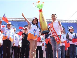 立委參選人邱良閱成立西螺競總 前縣長張榮味授戰旗