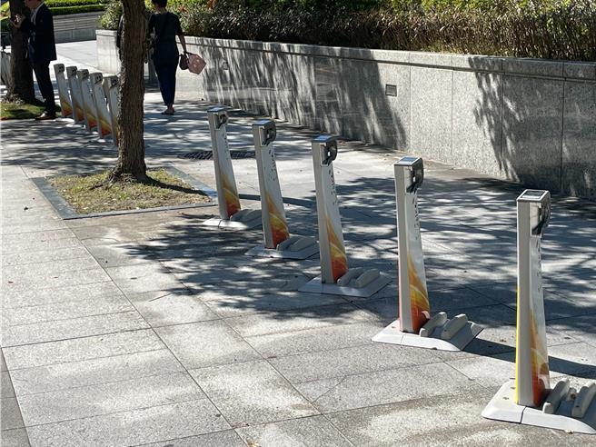 基北北桃1200都会通7月上路，截至10月已贩售208万张，民眾使用捷运、公车和YouBike运量都略有增加，但捷运和公车仍未恢復至疫情前水准。（刘彦宜摄）