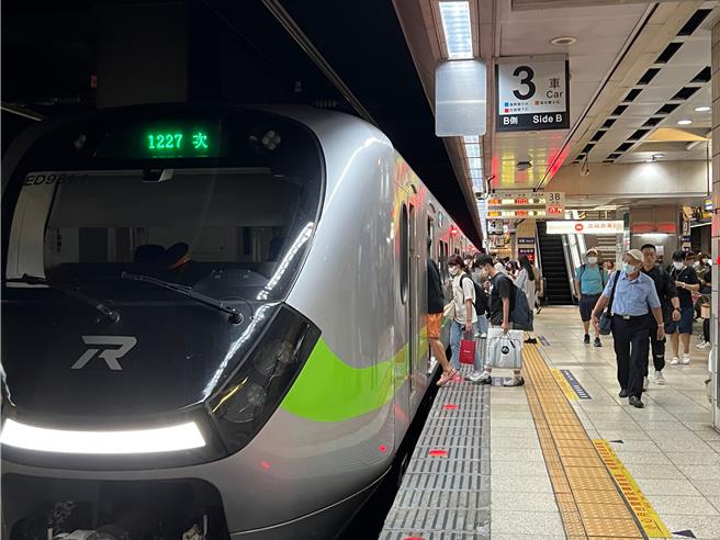 为加强疏运旅客，台铁局宣布2024年元旦连续假期全线加开列车计116列次。（台铁局提供／蔡亚桦台北传真）