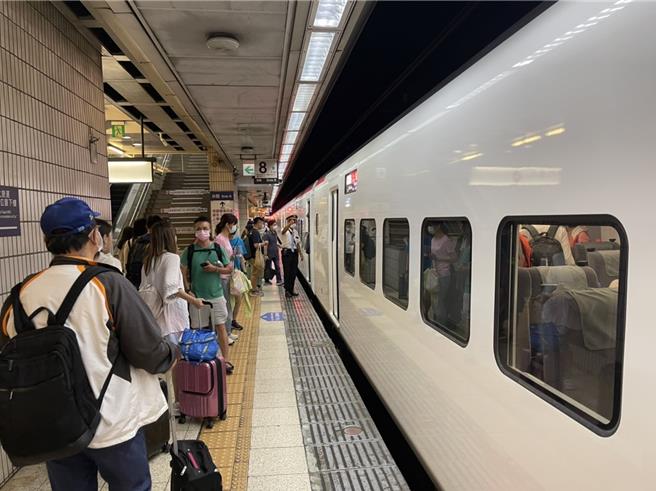 为加强疏运旅客，台铁局宣布2024年元旦连续假期全线加开列车计116列次。（台铁局提供／蔡亚桦台北传真）