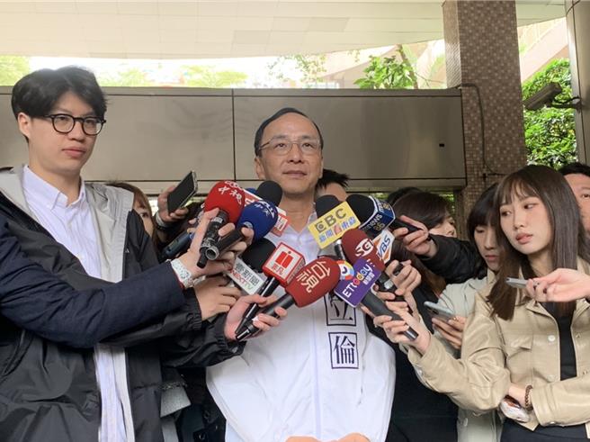 国民党主席朱立伦今天出席立委参选人李彦秀竞总成立大会。（张薷摄）