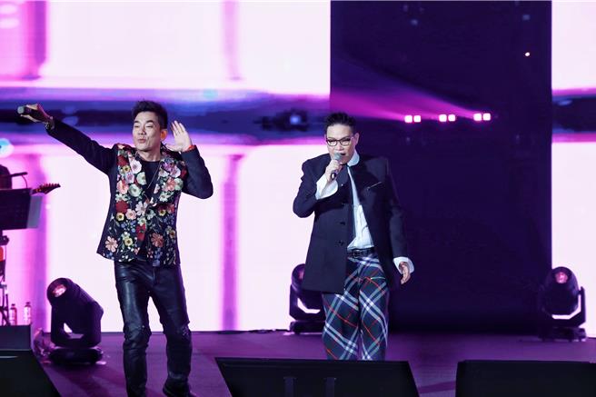蘇永康（右）25日演唱會邀任賢齊同台合唱。（寬魚國際提供）