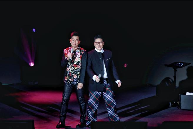 苏永康（右）25日演唱会邀任贤齐同台合唱。（宽鱼国际提供）