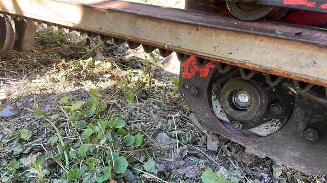 3名越南籍男子，在搭单轨车时整车翻落边坡，其中2人受伤，1人颅内出血，仍在加护病房治疗。（读者提供／张妍溱台中传真）