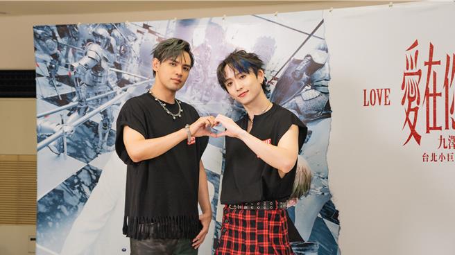 邱锋泽（右）、陈零九25日在小巨蛋举办演唱会。（滚石唱片提供）