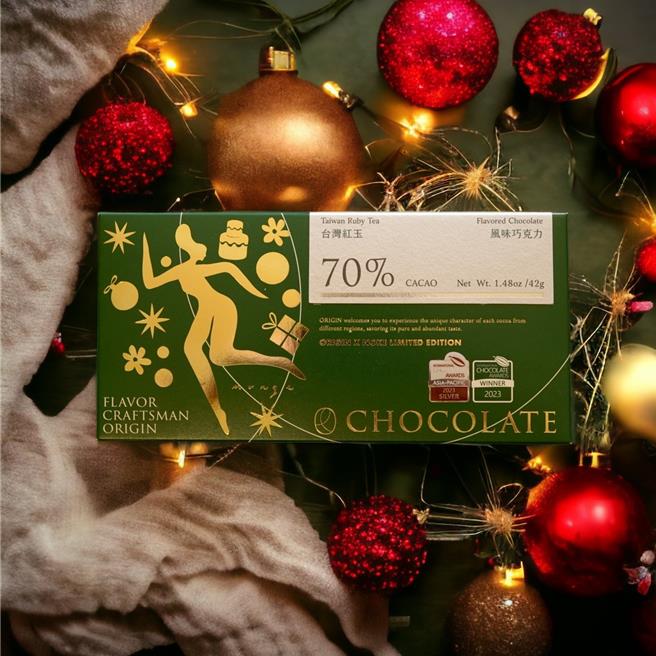 ORIGIN巧克力与法国艺术家精心打造「70％台湾红玉风味巧克力」耶诞款包装，原价380元。（ORIGIN提供／朱世凯台北传真）