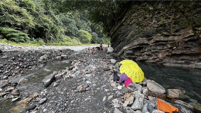 宜兰县大同乡拥有得天独厚的地理环境，其自然形成的芃芃野溪温泉号称全台品质最好的温泉。（民眾提供／吴佩蓉宜兰传真）