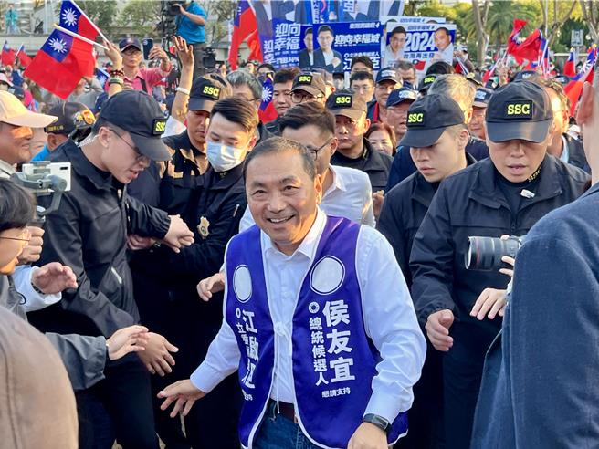 侯友宜今天到台中替立委江启臣站台，再度重申自己不会卖台。（张亦惠摄）