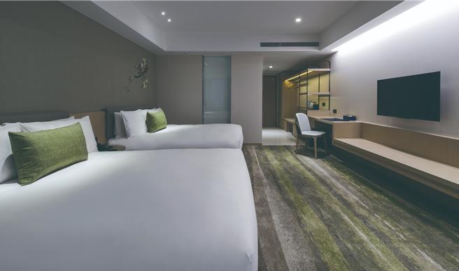 「高年级住房专案」每房只需有1位65岁的长者，就可享有一泊二食5000元加1成起的专属优惠。（将捷金郁金香酒店提供）