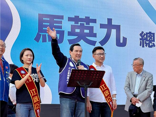 前总统马英九说，民进党执政以来，民主明显倒退，大家日子过得不好，大家无法忍受，所以用选票让民进党下架。（张亦惠摄）