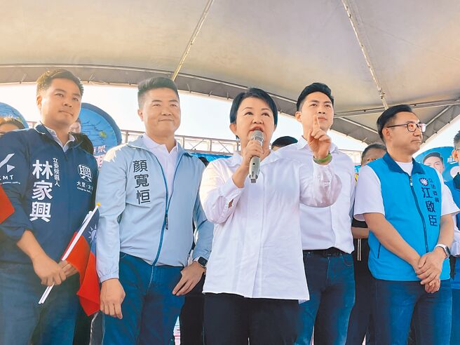 台中市長盧秀燕25日替國民黨台中四選區立委參選人廖偉翔輔選時表示，這次大選讓民進黨休息、反省。（張亦惠攝）
