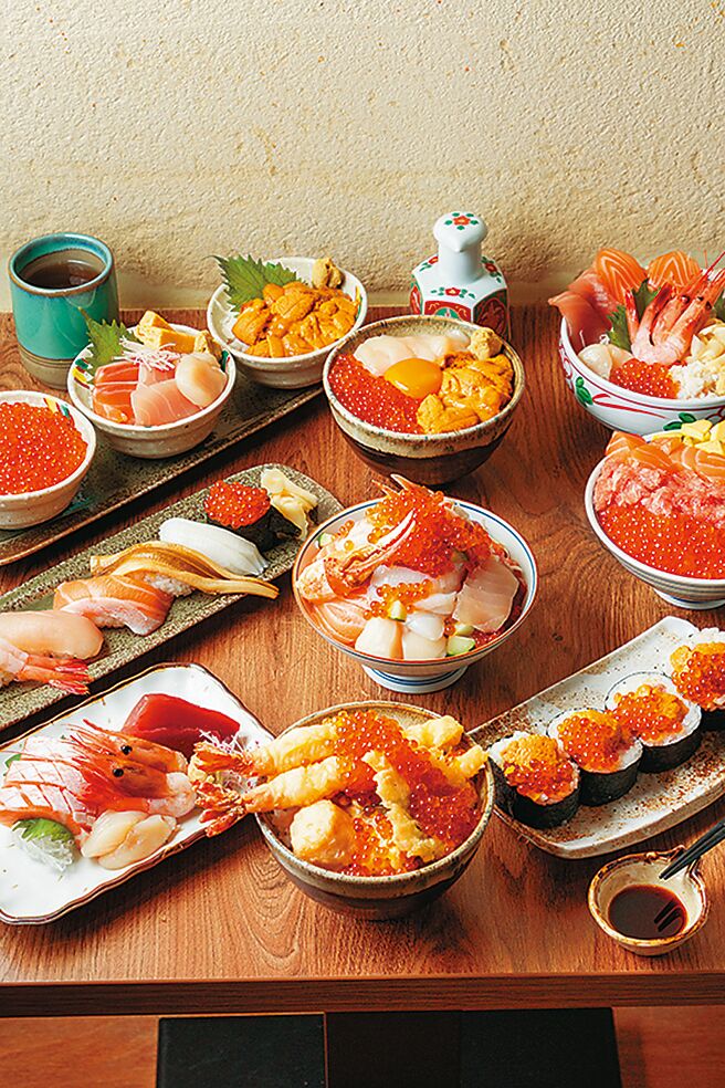 SOGO天母店「鱼君」11/29～12/4指定商品「鲑鱼刺身」第2盘半价优惠。（SOGO提供）