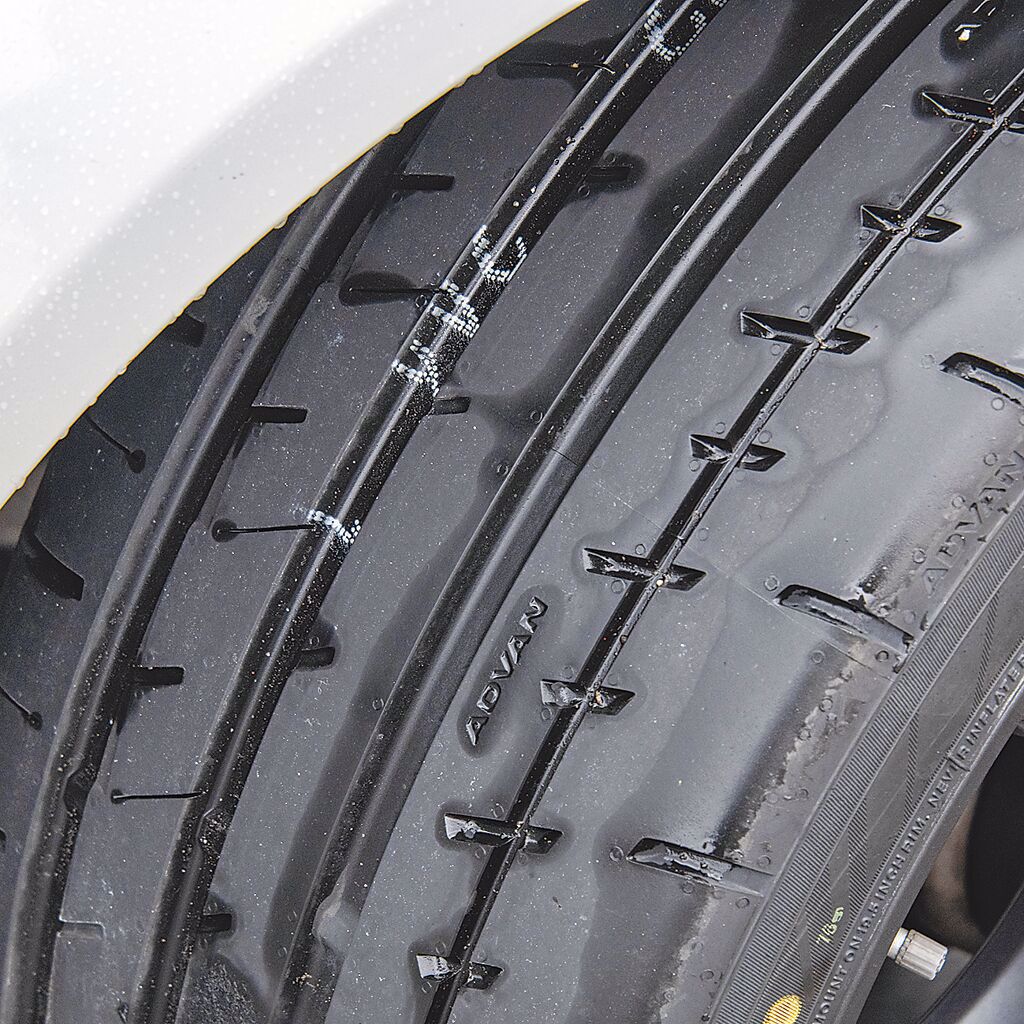 ADVAN Apex V601胎紋可降低輪胎路面噪音。（陳大任攝）