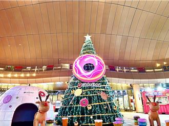 Global Mall「甜點王國聖誕樹」夢幻登場 3大車站鐘塔驚喜變身