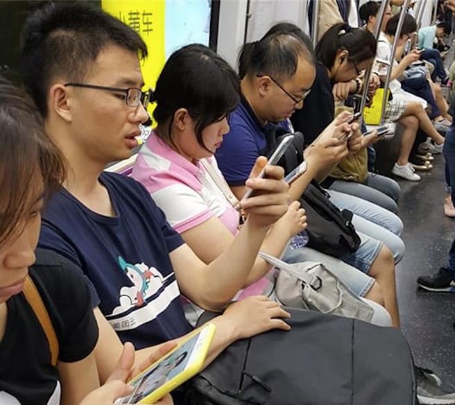 大陆广电总局重拳整治违规微短剧，下架两万多部。（蓝孝威摄）