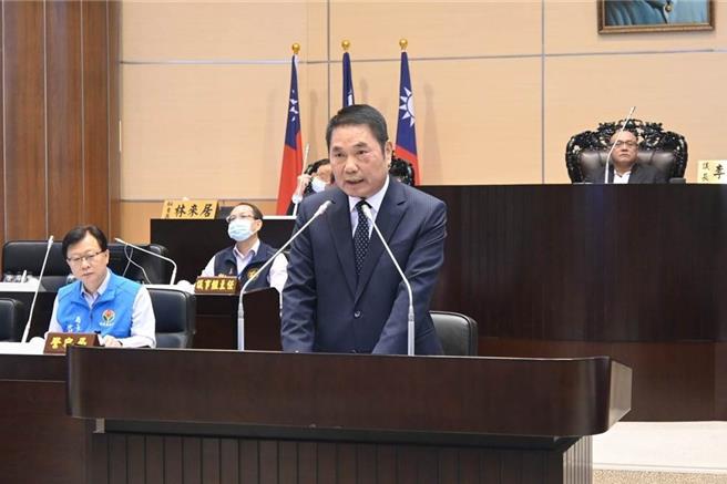 苗栗县长锺东锦喊话未来总统，盼协助解决苗栗债务。（李京升摄）