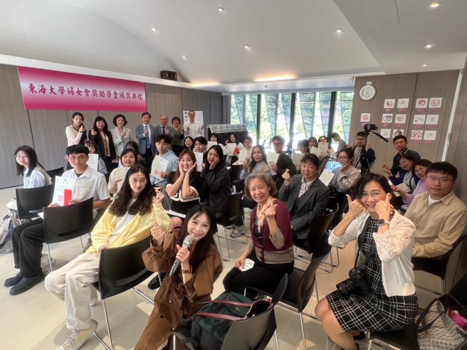 東海大學婦女會自1957年成立以來，志工們以蓽路藍縷的精神堅持到現在已經渡過了65年的光輝歲月。從草創初期擺攤賣二手物品、茶葉蛋、炒米粉…期間歷經了很多志工的無私奉獻而有現在經營的乳品小棧。(照片/東海大學提供)