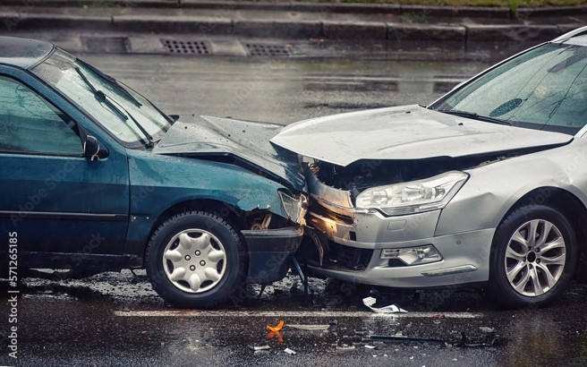 冬天車禍發生率較高，車險成駕駛救命丹。(圖片來源/adobe stock)
