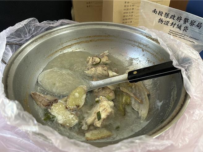 南投縣清境1家小吃店洪姓老闆25日自行宰殺、料理河豚宴請鄰居及遊客，未料河豚宴成了他最後的晚餐。（民眾提供／楊靜茹南投傳真）