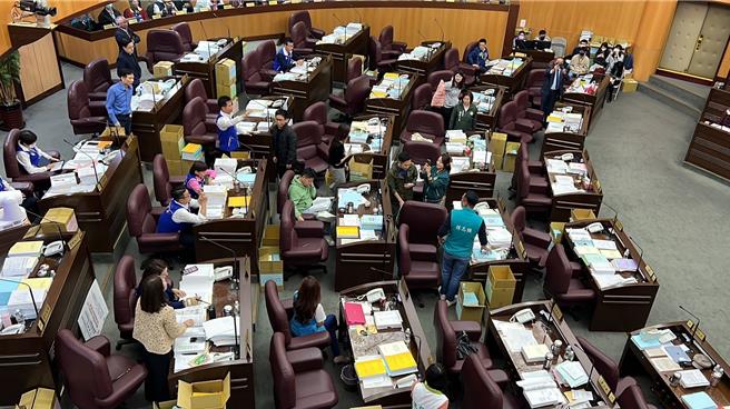桃園市議會今審查明年度預算，藍綠首度針對預算交鋒互槓。(蔡依珍攝)