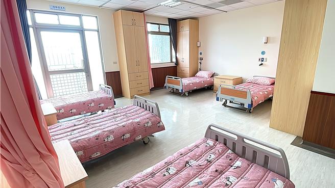 卫福部台东医院于成功分院现有2楼空间设置住宿式长照机构，提供单双及团体房，共计26床位，27日办理竣工落成典礼，预计明年起营运。（萧嘉蕙摄）