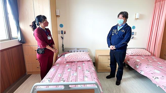 卫福部台东医院附设住宿式长照机构位于成功分院2楼，26床位配有电动病床、AI离床警示系统、无障碍卫浴设备等。（萧嘉蕙摄）