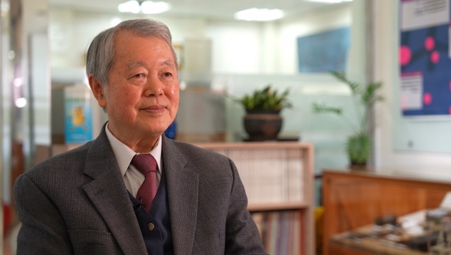 「终身成就奖」得主苏峯男教授是本土代表性水墨画家之一，擅长大自然与山水花卉。(照片/教育部提供)