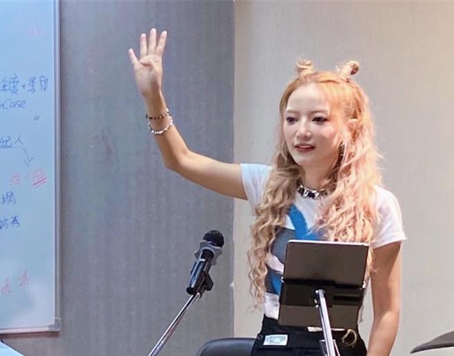 黄美珍下个月将前往新加坡义演。（Unleash Your Light提供）