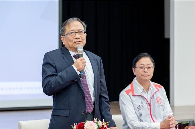 相较民进党政府酬庸肥猫成风，桃园市长张善政就任后，宣示革除酬庸心态，主动砍掉多位桃园机场捷运副总，风评颇佳。(蔡依珍摄)