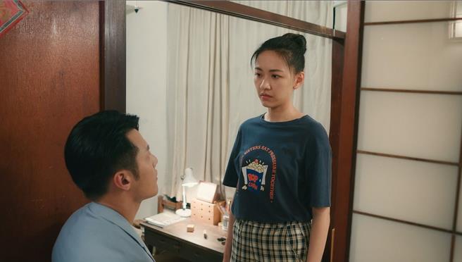 張睿家要劇中妹妹林玟誼隱瞞爸爸回到朴子的事。（華視提供）