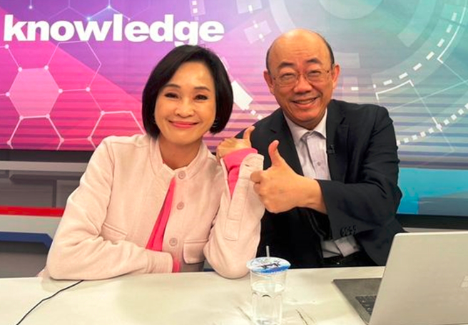 柯志恩(左)曾否認郭正亮(右)說她哭整晚的傳聞，27日兩人上節目一笑泯恩仇。（圖／取自柯志恩臉書）