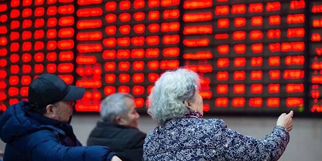 據機構計算，11月最後一周（27日～12月3日），大陸有59家上市公司限售股解禁，A股將迎接人民幣逾千億元的解禁潮。圖／新華社