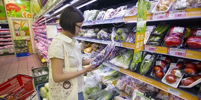 超市量贩店衝刺年终业绩，全联、大润发、家乐福量贩纷纷推出集点购活动。图／本报资料照片