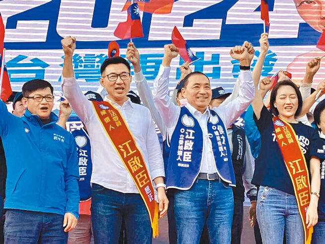 國民黨台中八選區立委江啟臣取連任，26日競總成立，國民黨總統參選人侯友宜親自站台。（張亦惠攝）