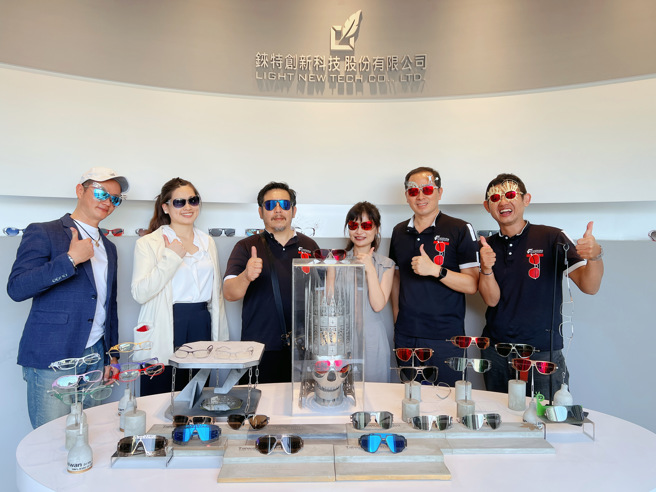 陈强期许效法「莱特兄弟」完成史上第一台飞机的创举，生产更轻更符合人体工学的眼镜