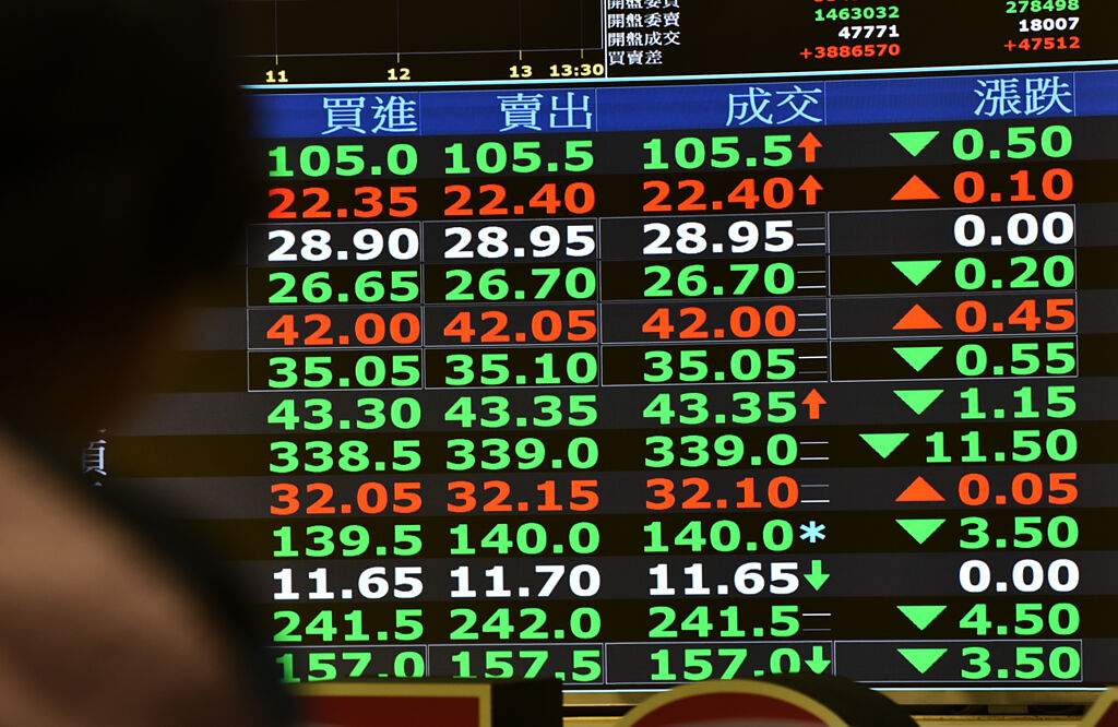 內外資換股、獲利了結氣氛濃厚，法人指出，生技、IC設計與手機相關三族群可望接棒成短線主流。圖／本報資料照片
